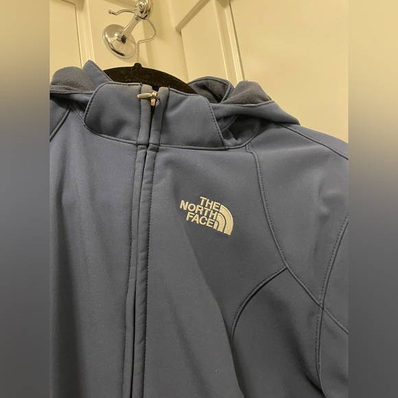 Ladies knee length blue The North Face coat with belt - Picture 3 of 6